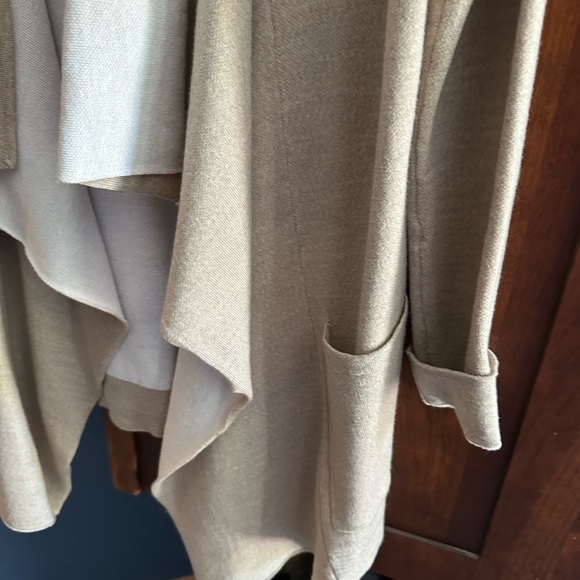 Bcbg wrap sweater size xs. Good condition. Small stain but cover-able - Picture 5 of 6